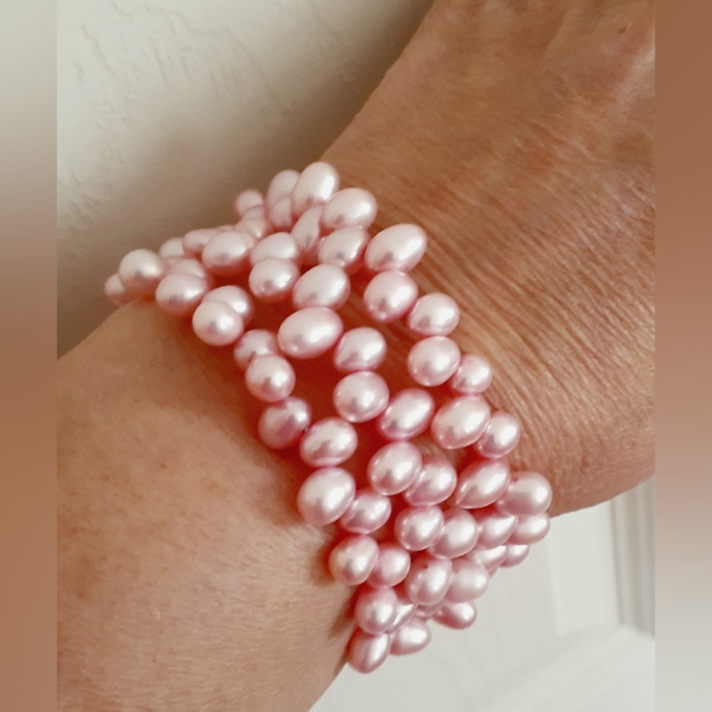Elegant Pink Pearl Bracelet